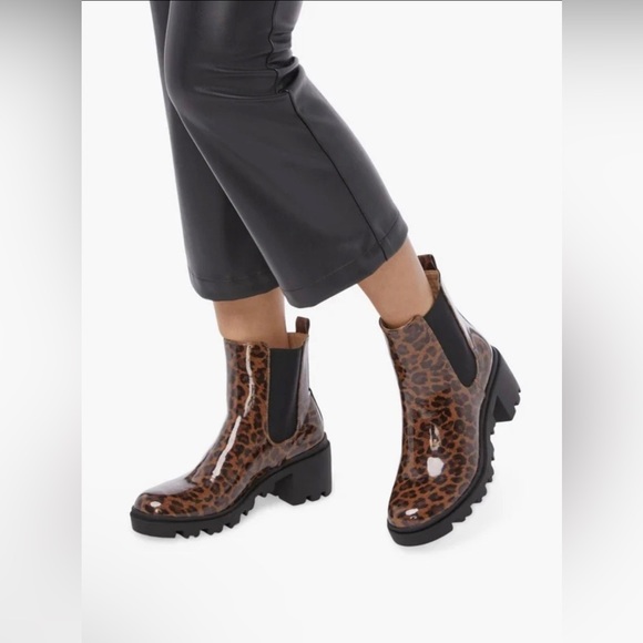 JustFab Roonie Leopard Print Bootie - Picture 5 of 6